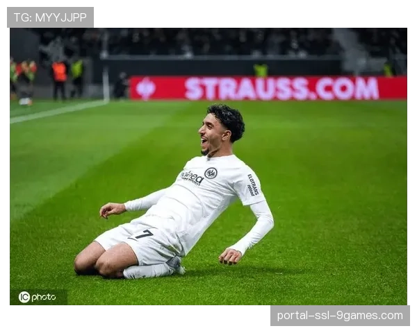 半场:奥格斯堡0-2法兰克福,马尔穆什五分钟内梅开二度